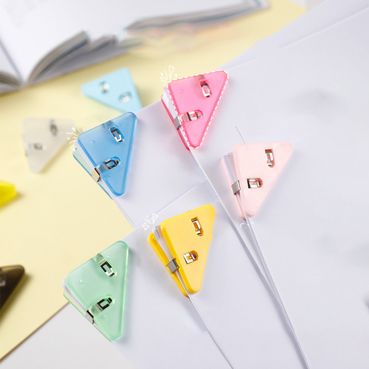 Multi-functional triangle clip creative right-angle corner clip to prevent book roll edge student test paper corner anti-roll artifact